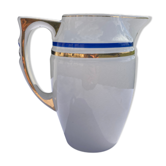 Carafe en porcelaine blanc avec liseré bleu et doré