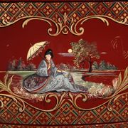 Commode chinoise laquée, peinte et dorée
