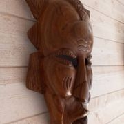 Masque tribal/ africain en bois