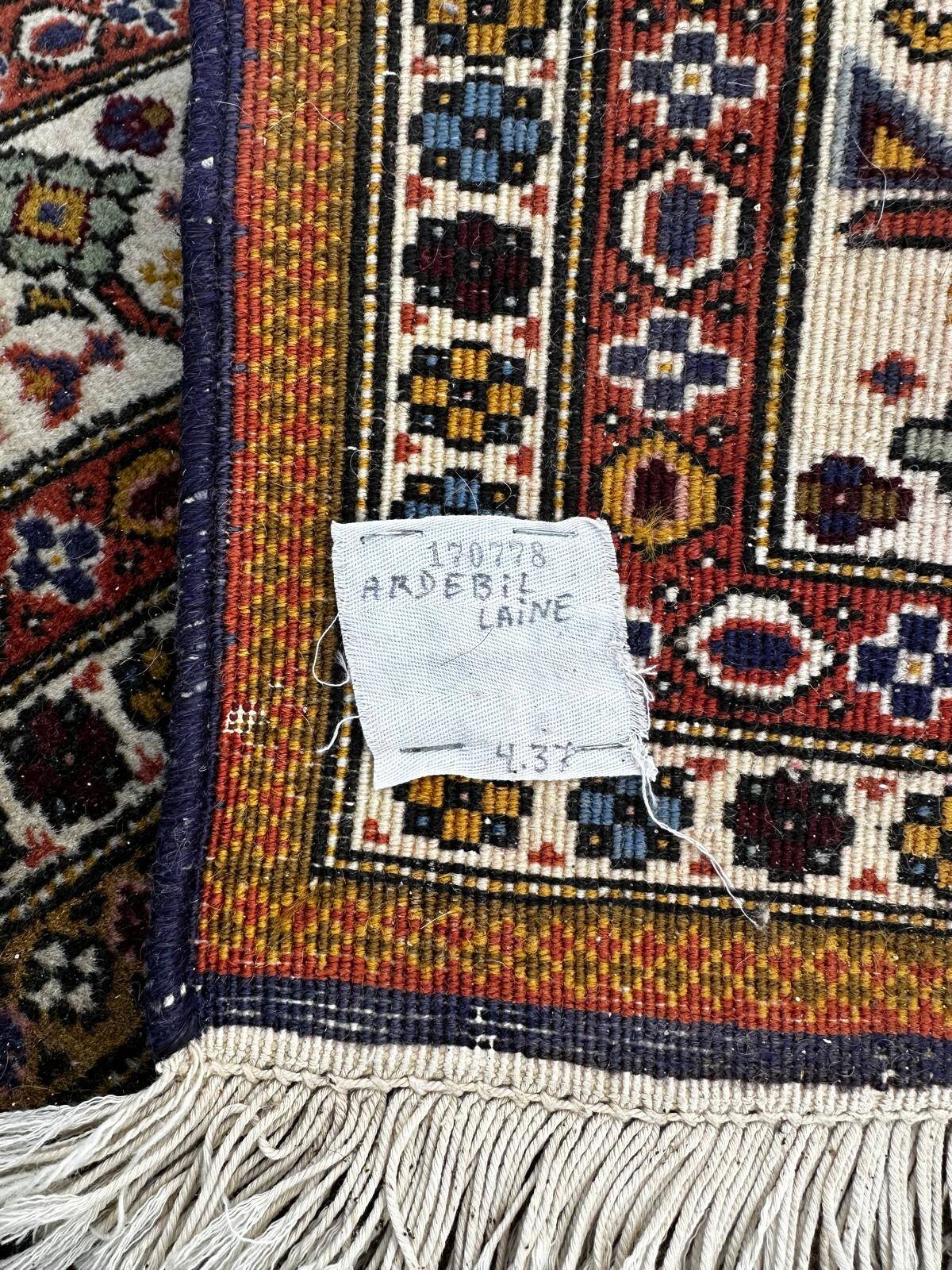 Handmade Persian carpet 270cm x 170cm