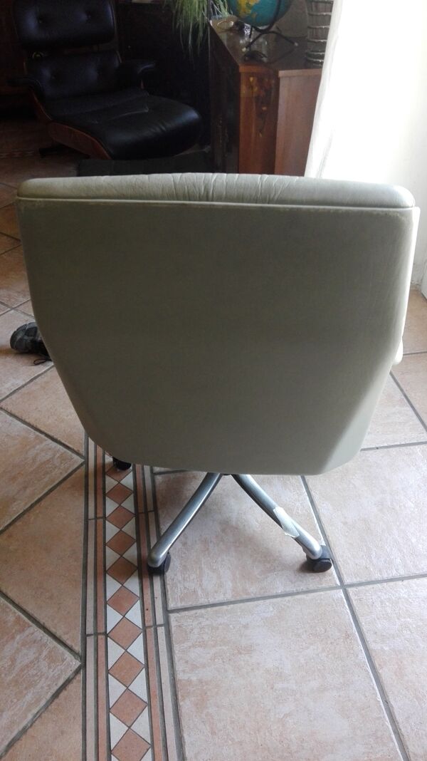 Fauteuil cuir Borsani Osvaldo, 1911/1985 italy
