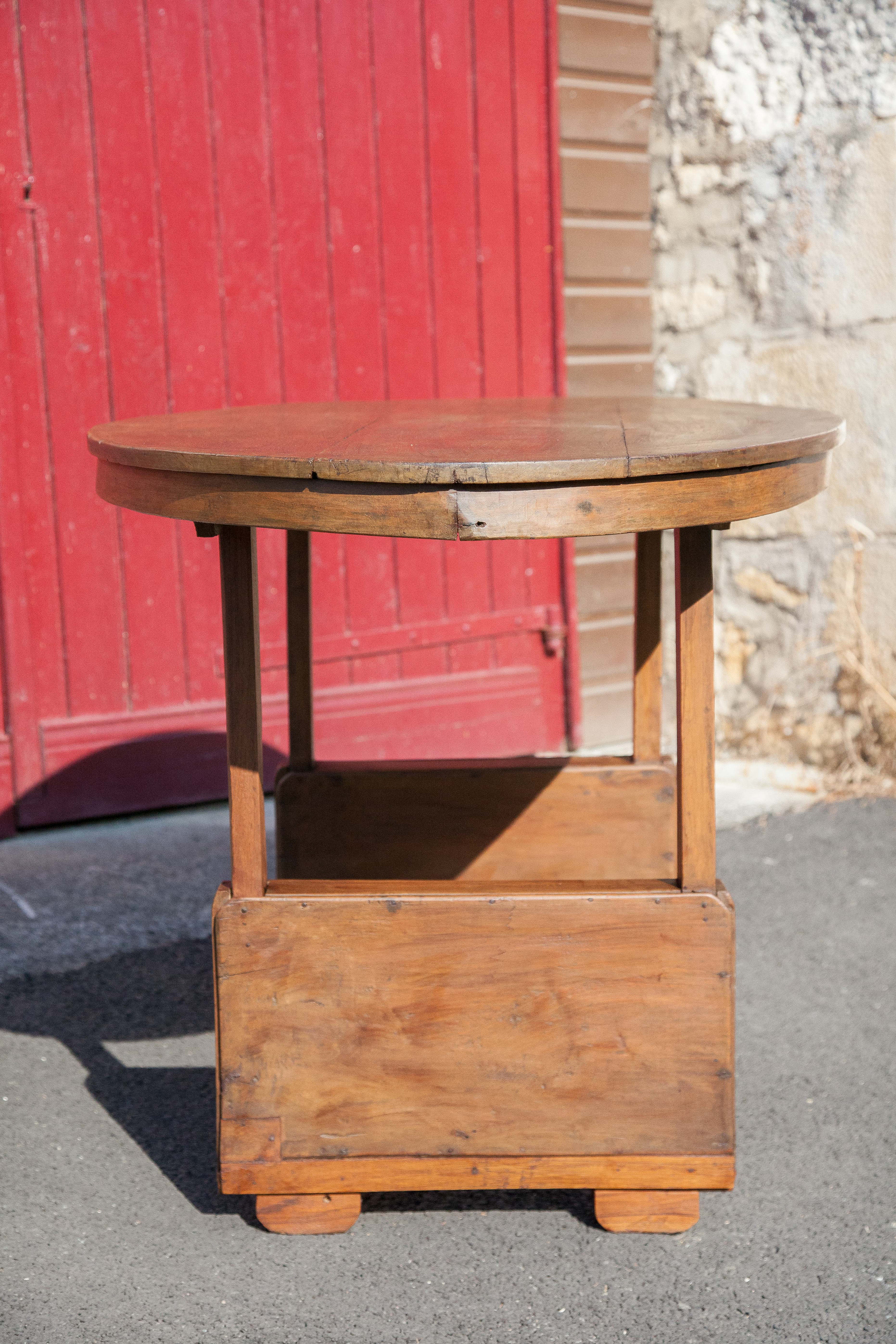 Antique wood table, dining table, oval table, living room, kitchen, countryside