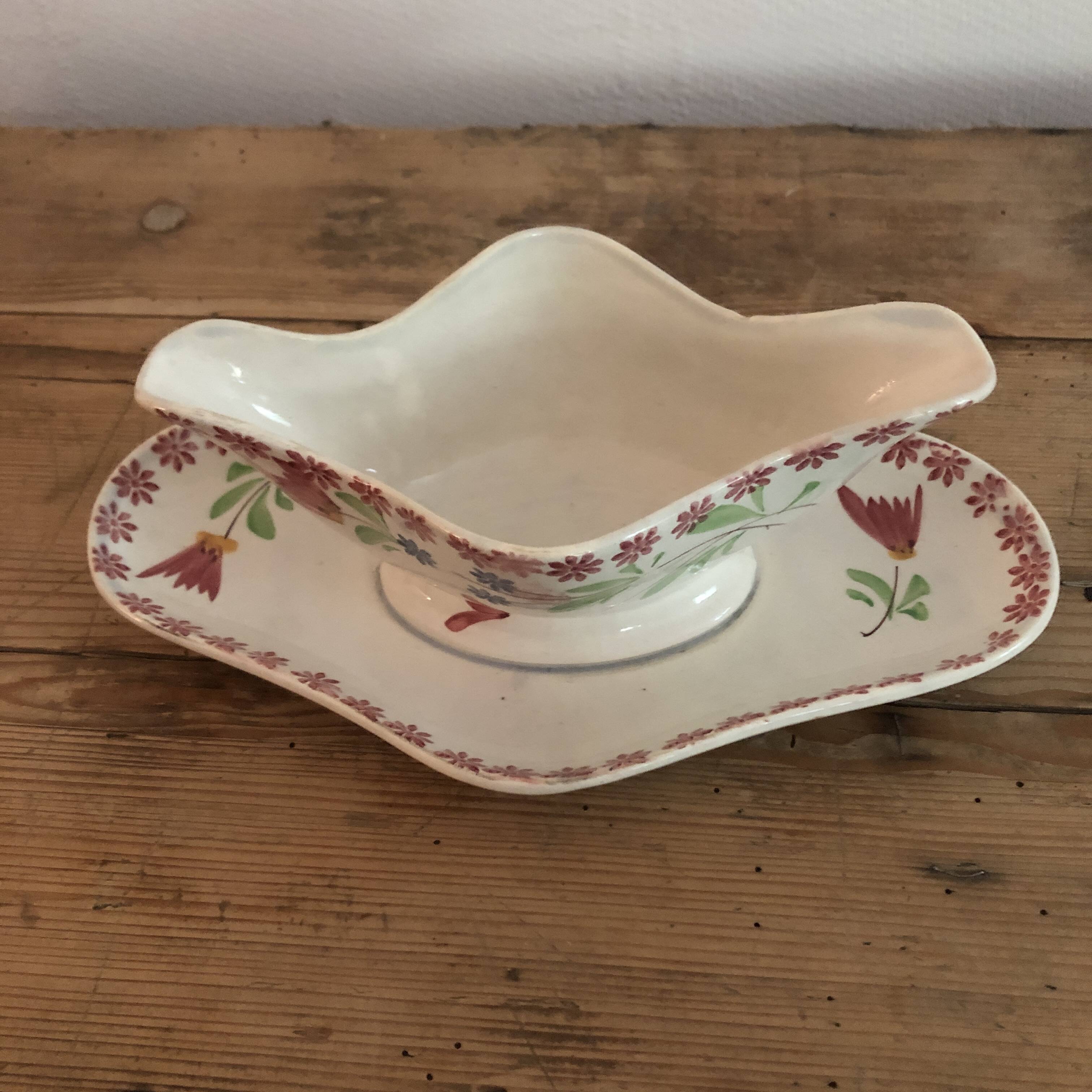 Gravy boat