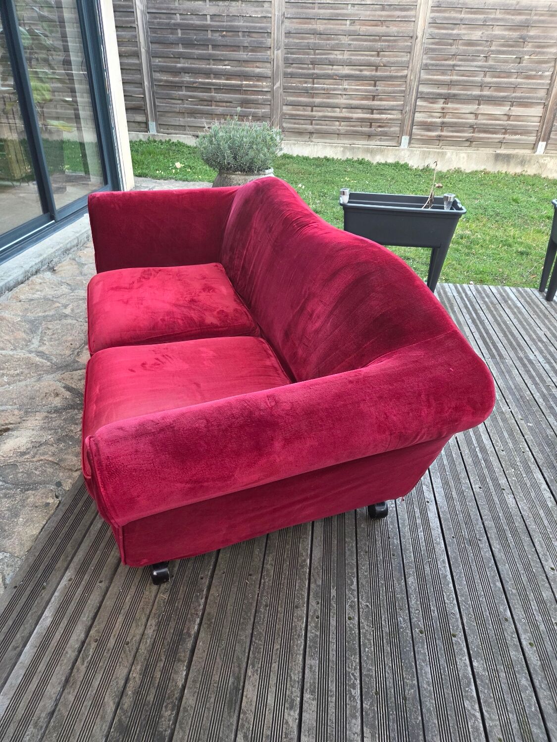 Red divan