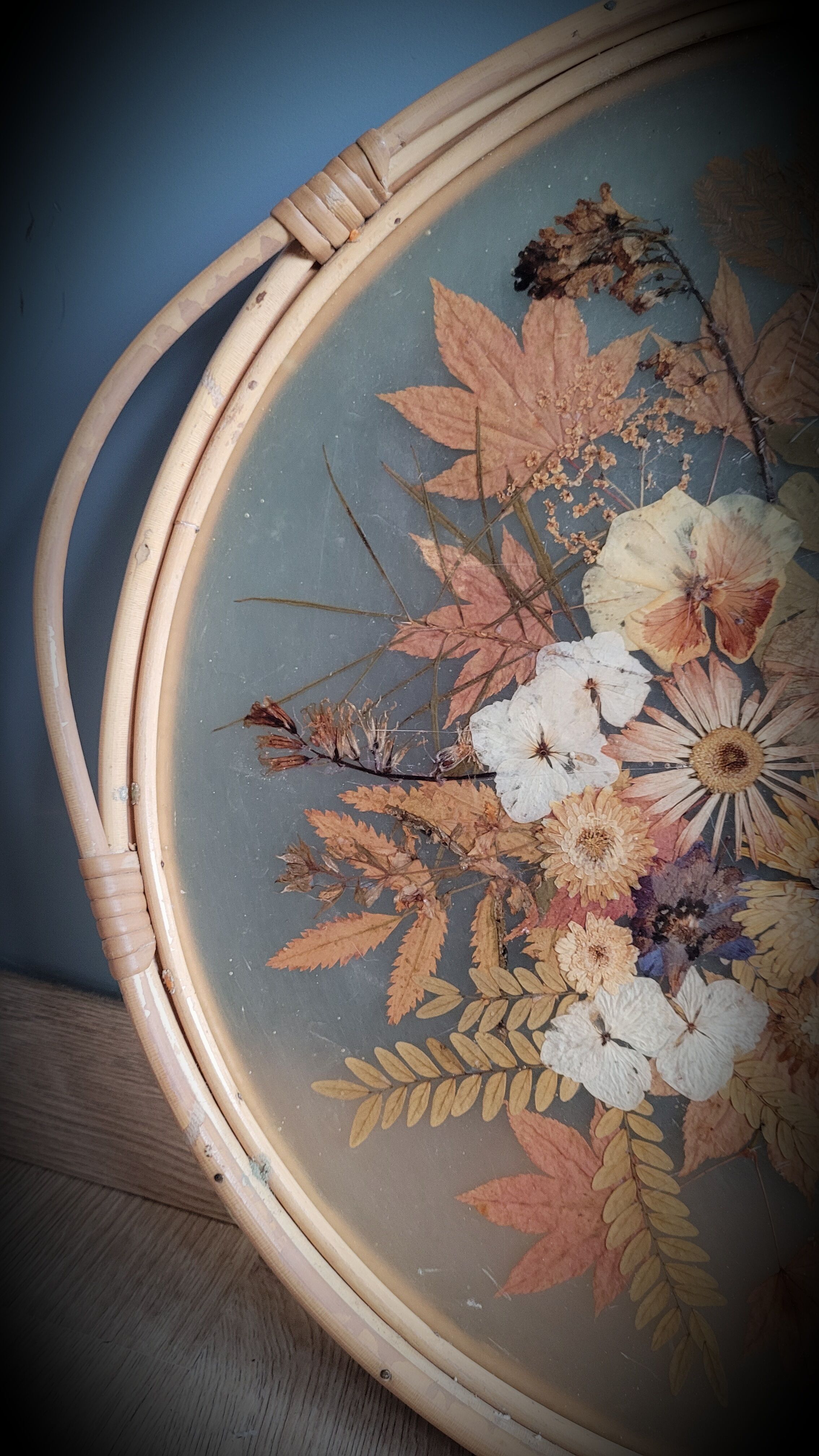 Rattan tray dried flowers