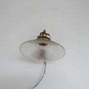 Paire d'appliques en laiton et en verre