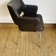 Fauteuil vintage en skaï marron et métal chromé signé Lapierre C.