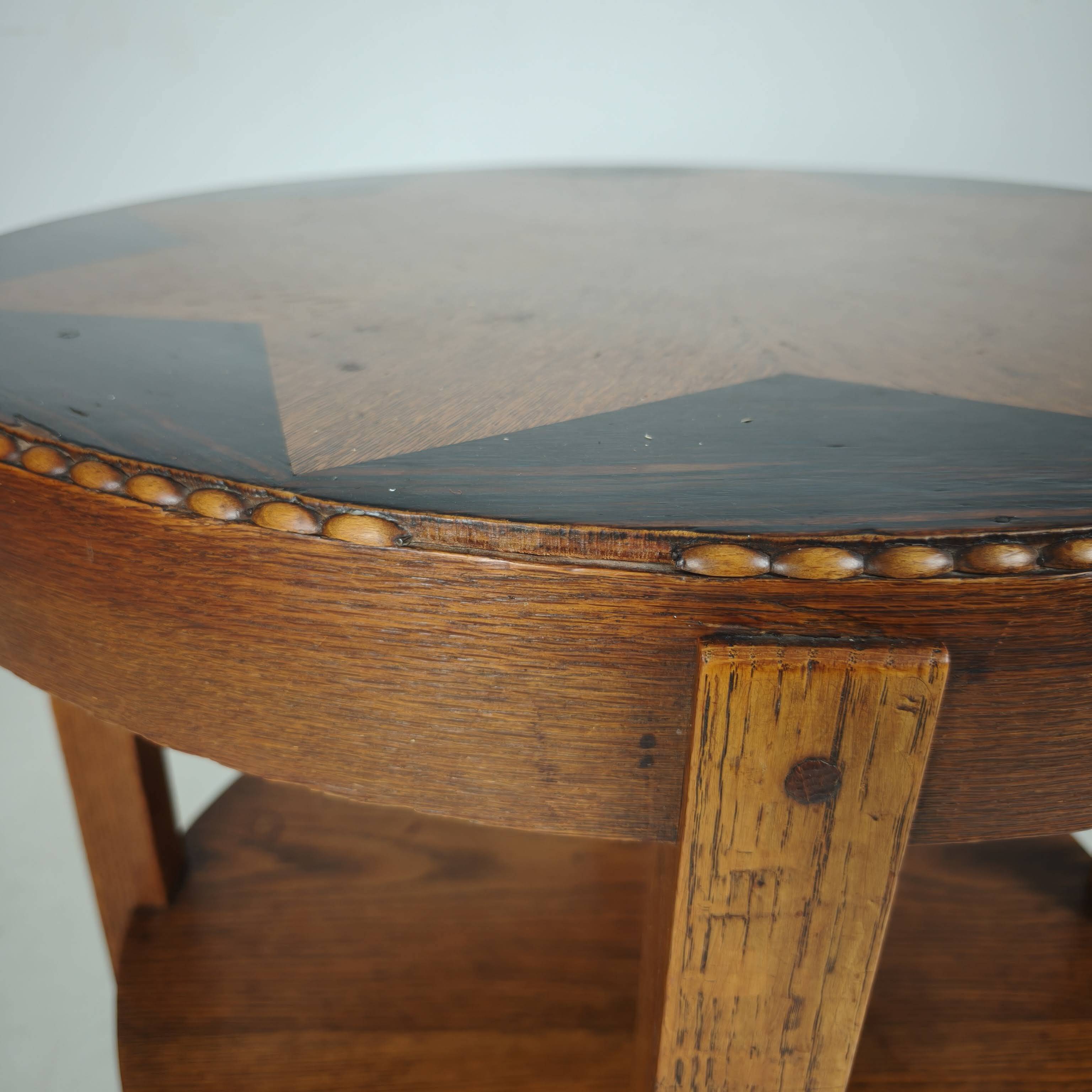 Table d'appoint Amsterdam School / Art Déco avec plateau incrusté d'étoiles vers 1920