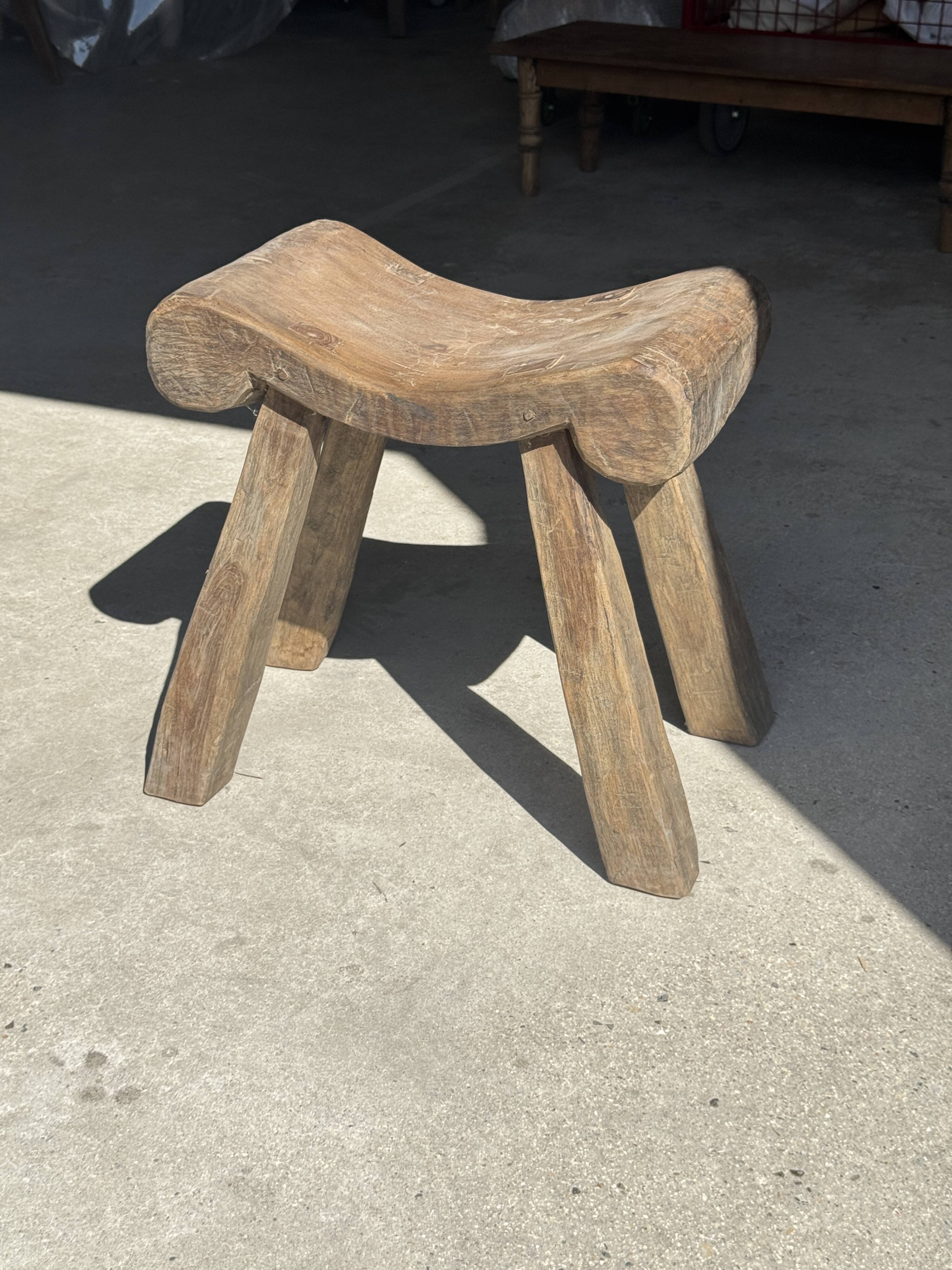 Four-legged stool in antique teak from Indonesia H 50 L 52