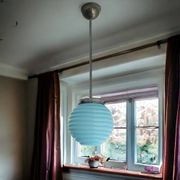 Lampe à suspension vintage art déco en verre nervuré bleu 1950