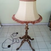 Pied de lampe avec abat-jour pagode