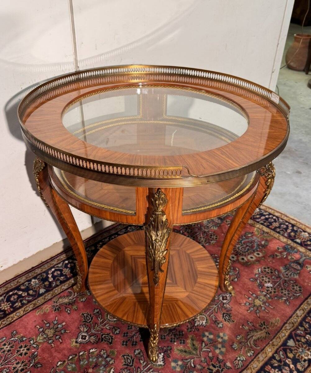 Display table in Louis XV style made of rosewood and violet wood.
