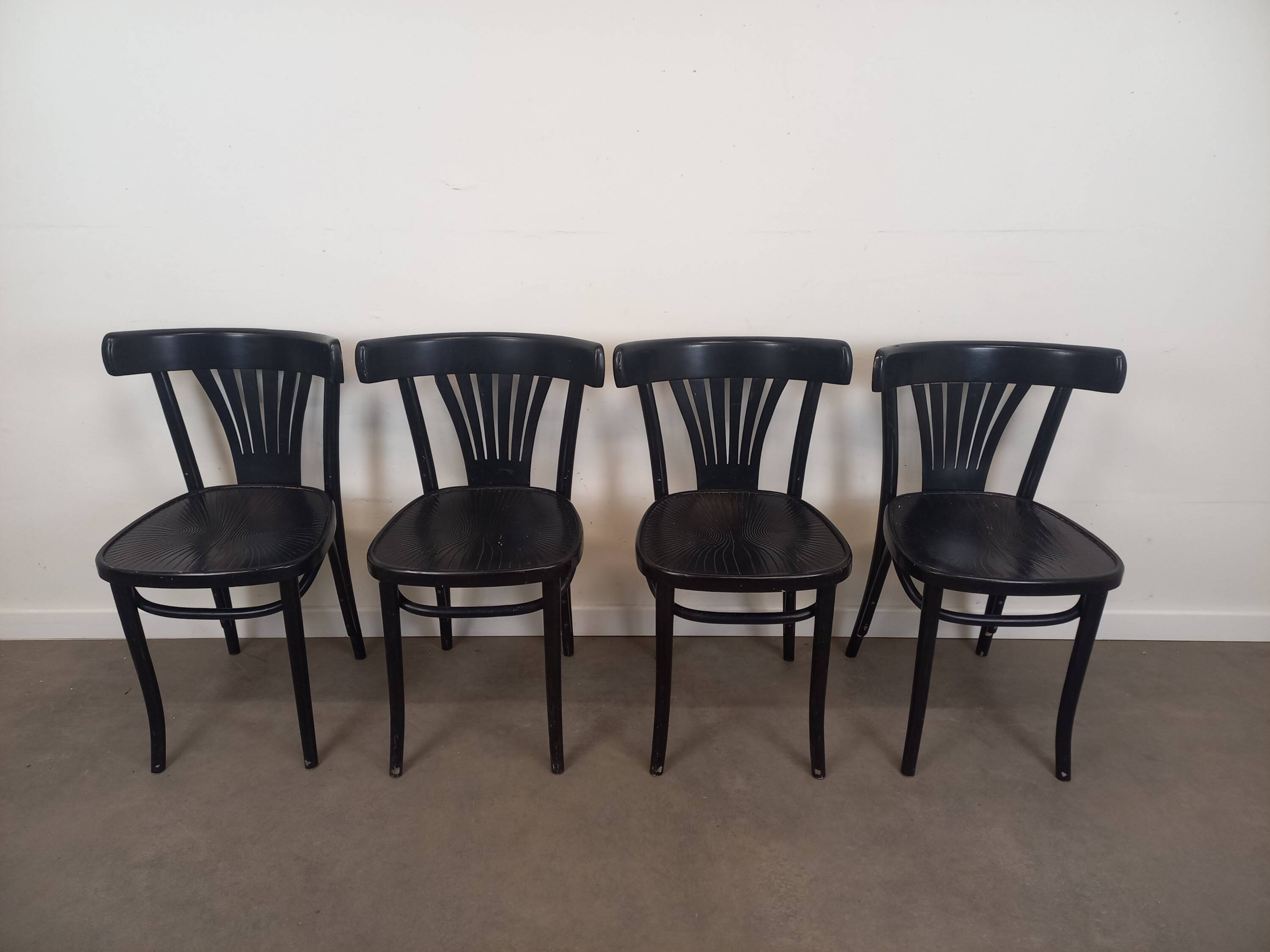 4 chaises bistrot noires