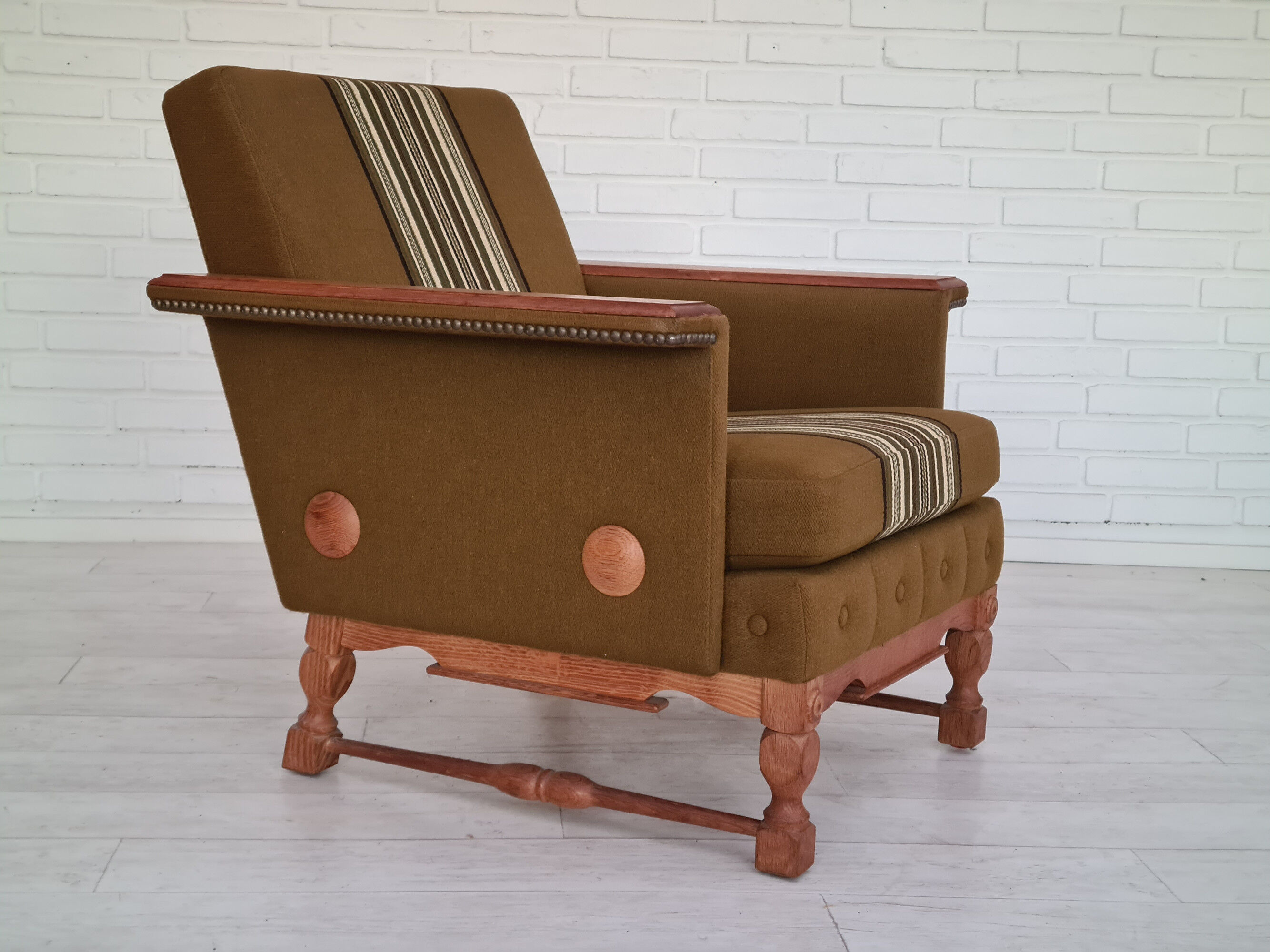 Ensemble de fauteuils bois de chêne laine état d’origine années 1970