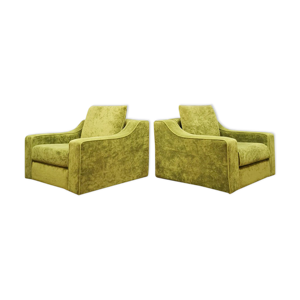 Paire de fauteuils en velours vert