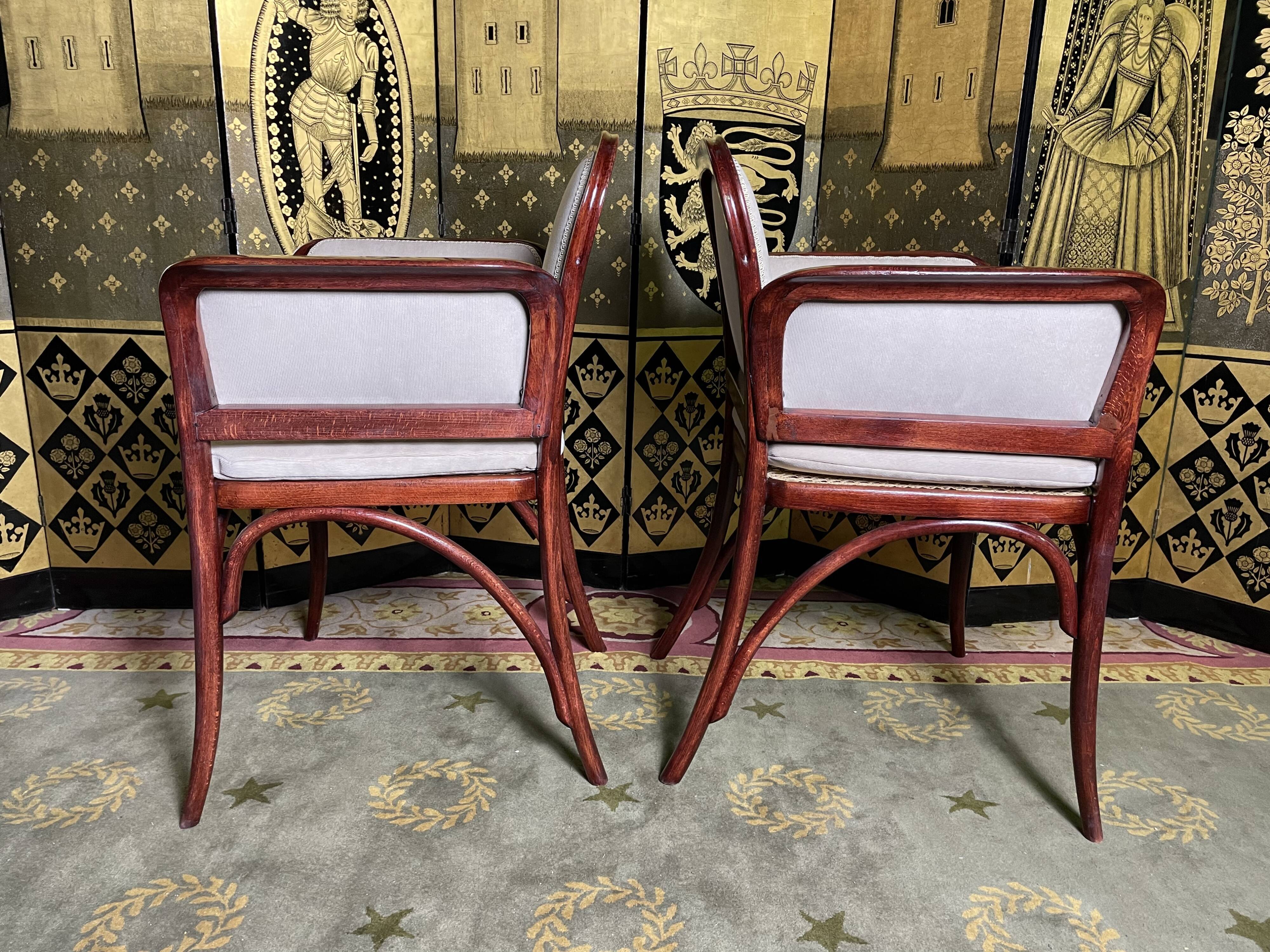 Pair of Thonet armchairs number 6285