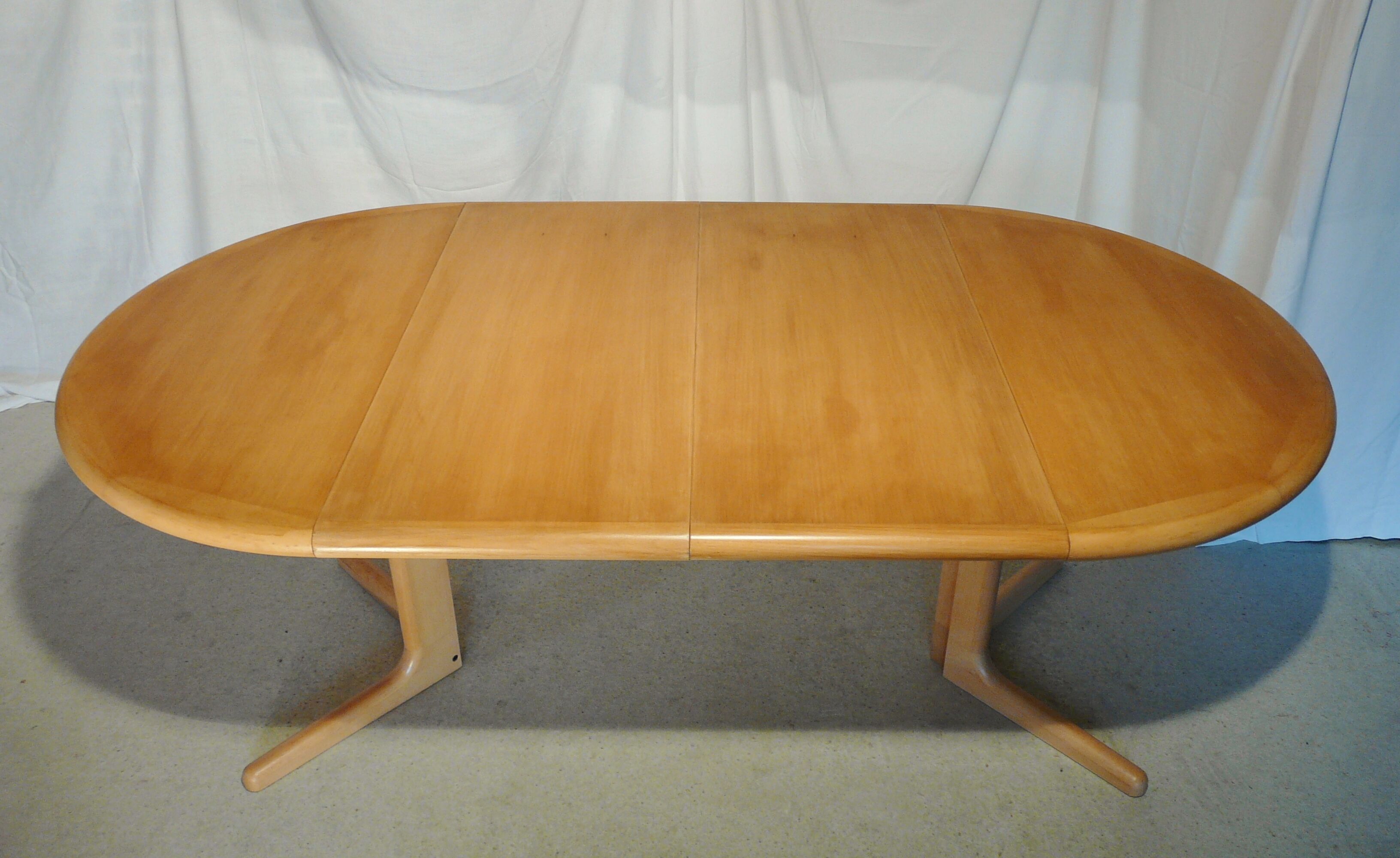 Expandable round table in Scandinavian blond teak Laurits M Larsen