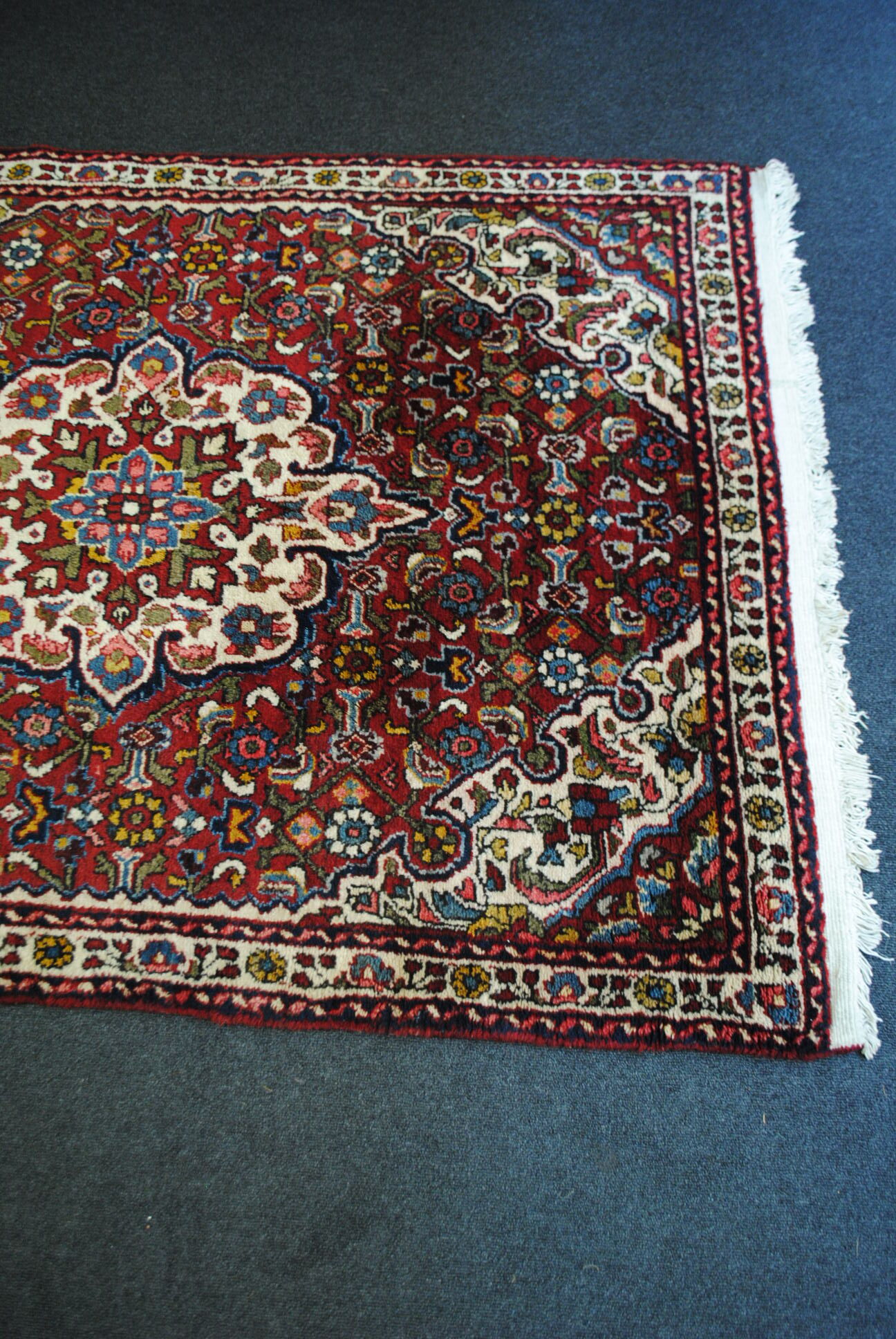 Persian rug authentic 147cmx110cm in perfect