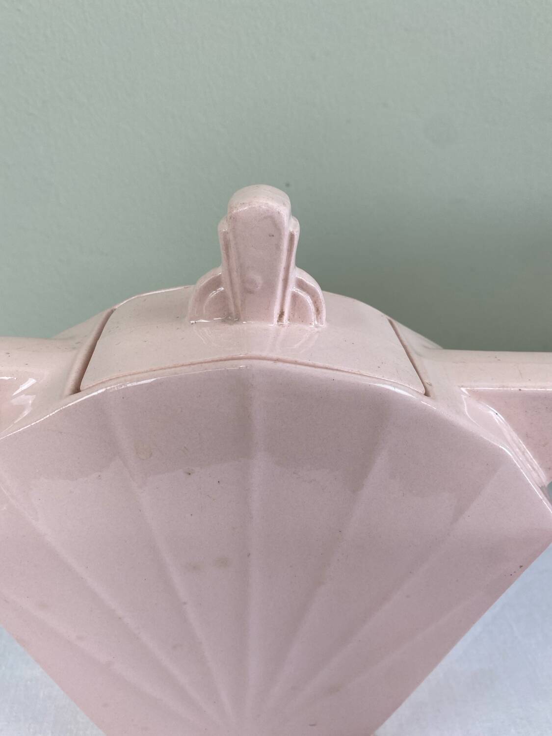 Théière art déco rose