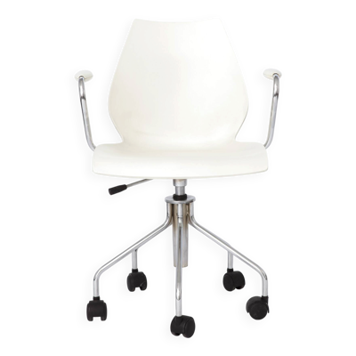 Chaise pivotante Maui vintage de Kartell par Vico Magistretti, design italien des années 2000.
