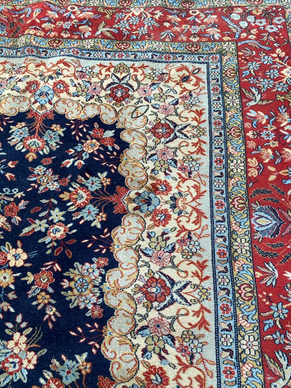 Persian style carpet in wool 250x354 cm