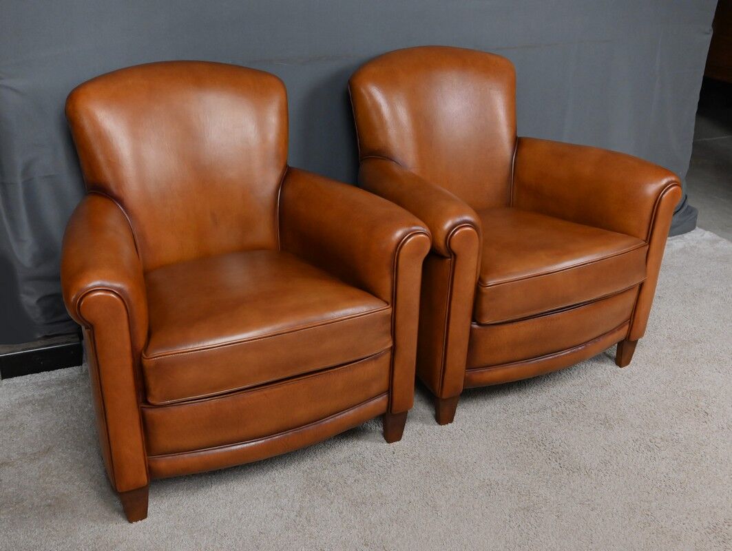 Paire de fauteuils club en cuir