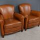 Paire de fauteuils club en cuir