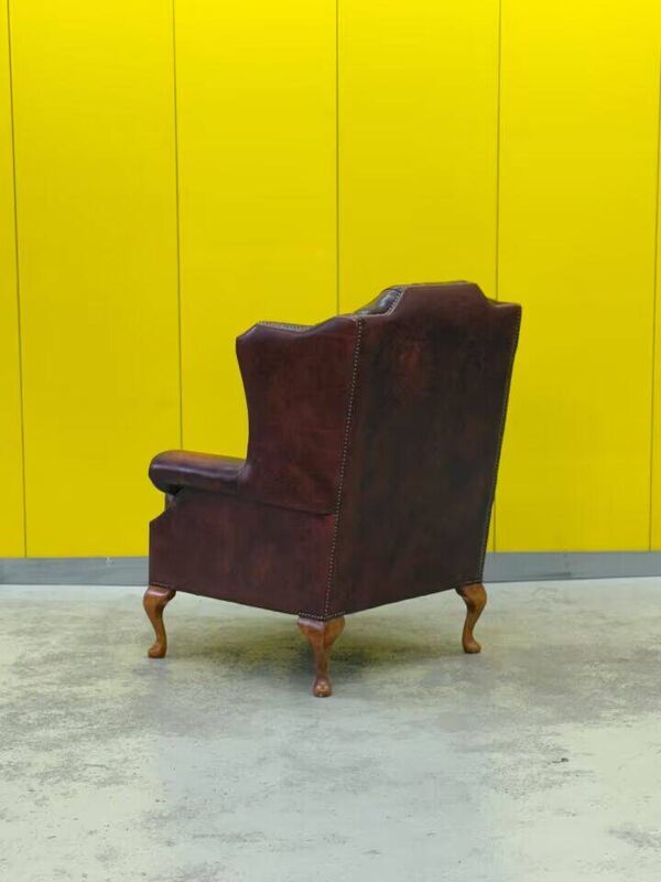Fauteuil Chestfield à oreilles en cuir bordeaux