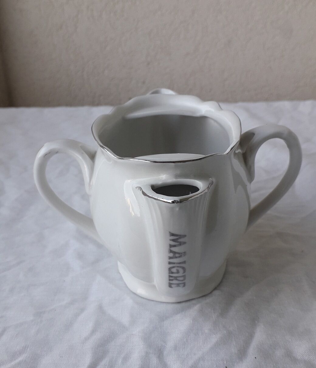 Porcelain sauce boat