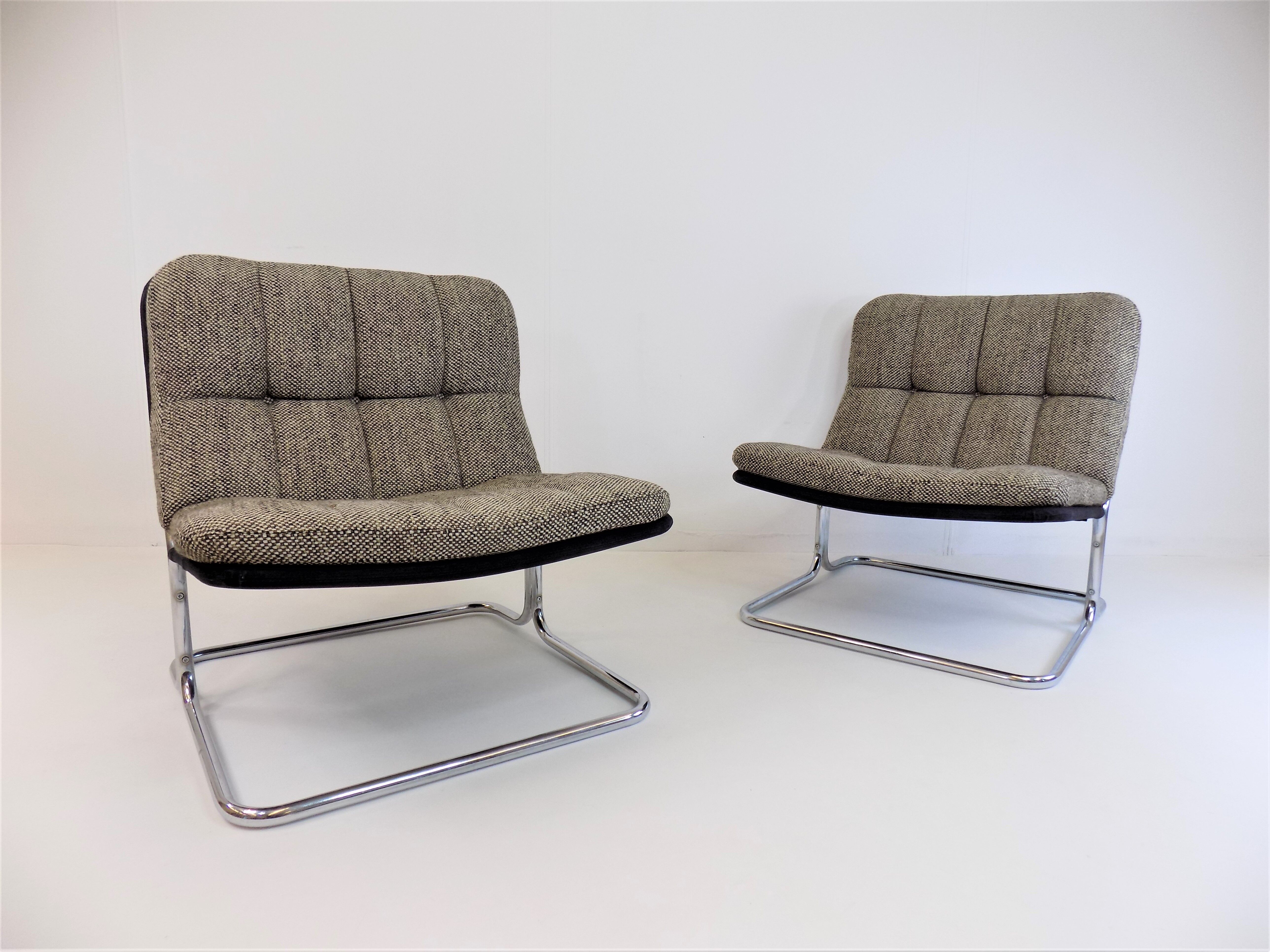 DUX International lounge chair pair
