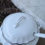 Soup tureen
