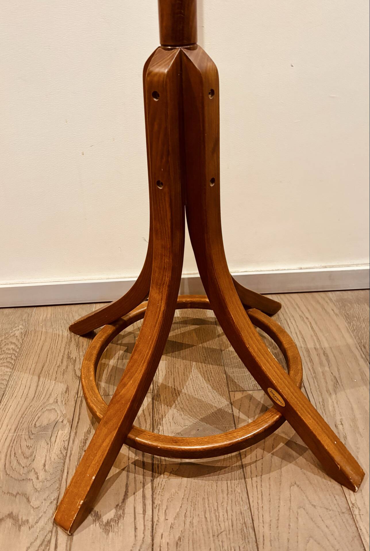 Baumann parrot coat rack