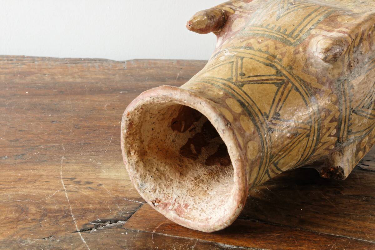 Ancienne poterie berbère en terre cuite
