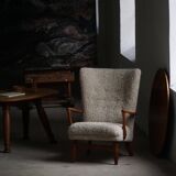 Viggo Boesen, high-back chair in oak and shearling lambskin, modern Danish design, 1950s.