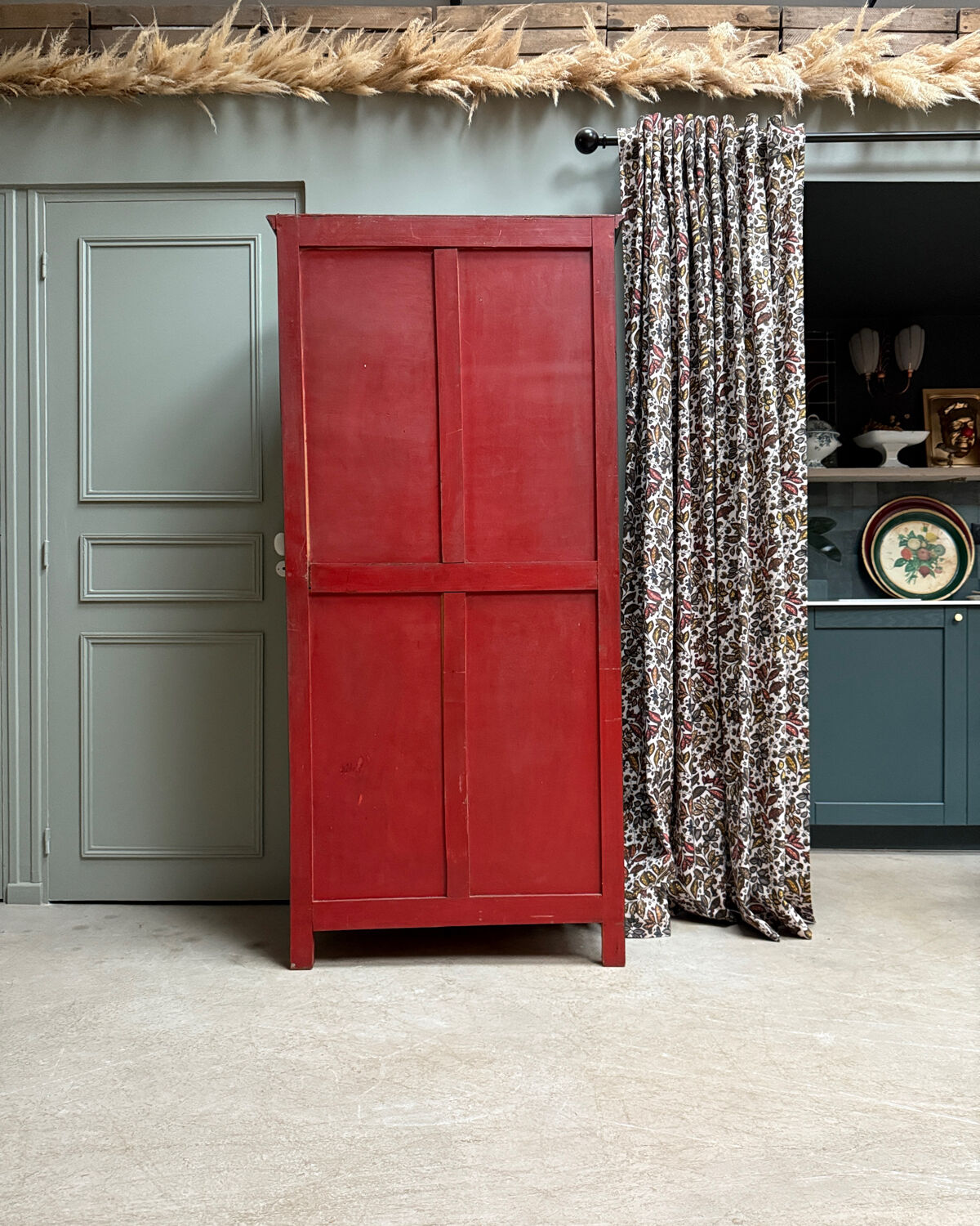 Dark green Parisian display cabinet (renovated)