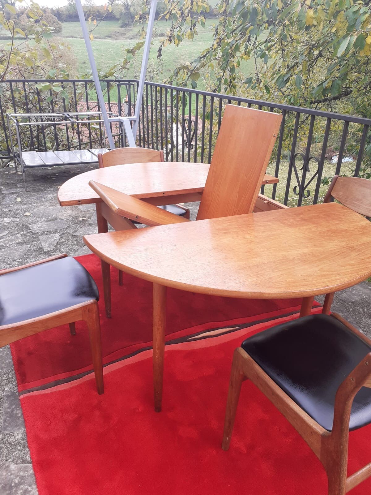 Roundtable with extension cords and chairs from the 1960s