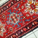 Tapis Couloir Vintage Karajeh du Moyen-Orient, Années 1960, Élégance et Aut