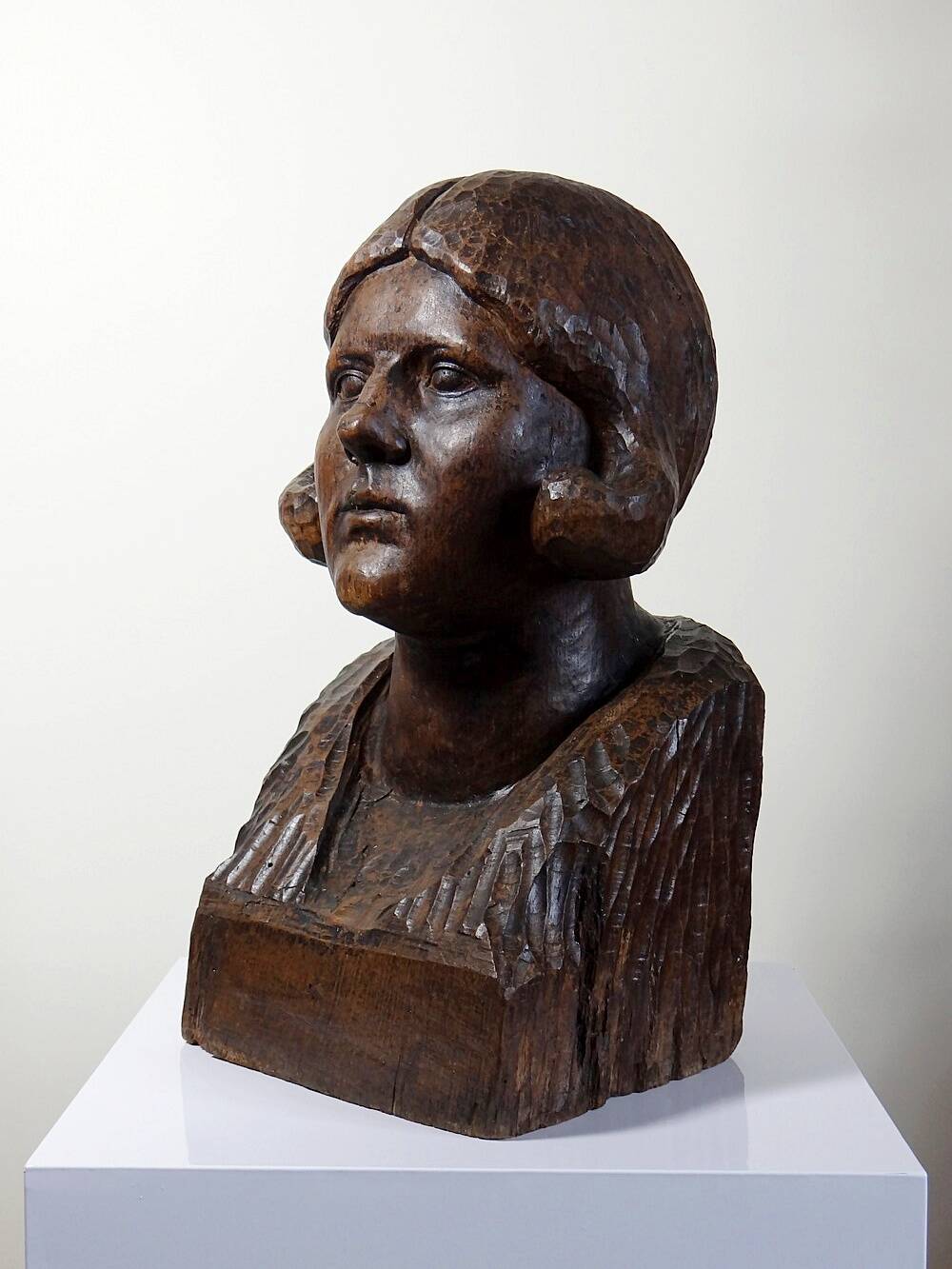 bust of a woman in solid wood carved with a gouge, 19th century