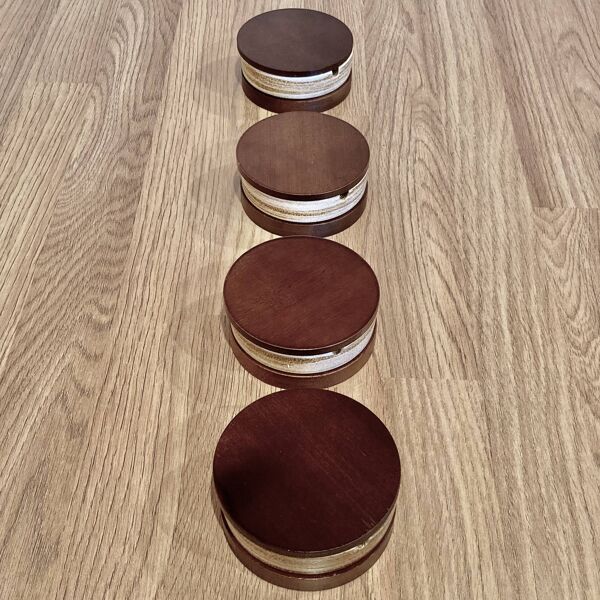 Ensemble de quatre cendriers design scandinave.