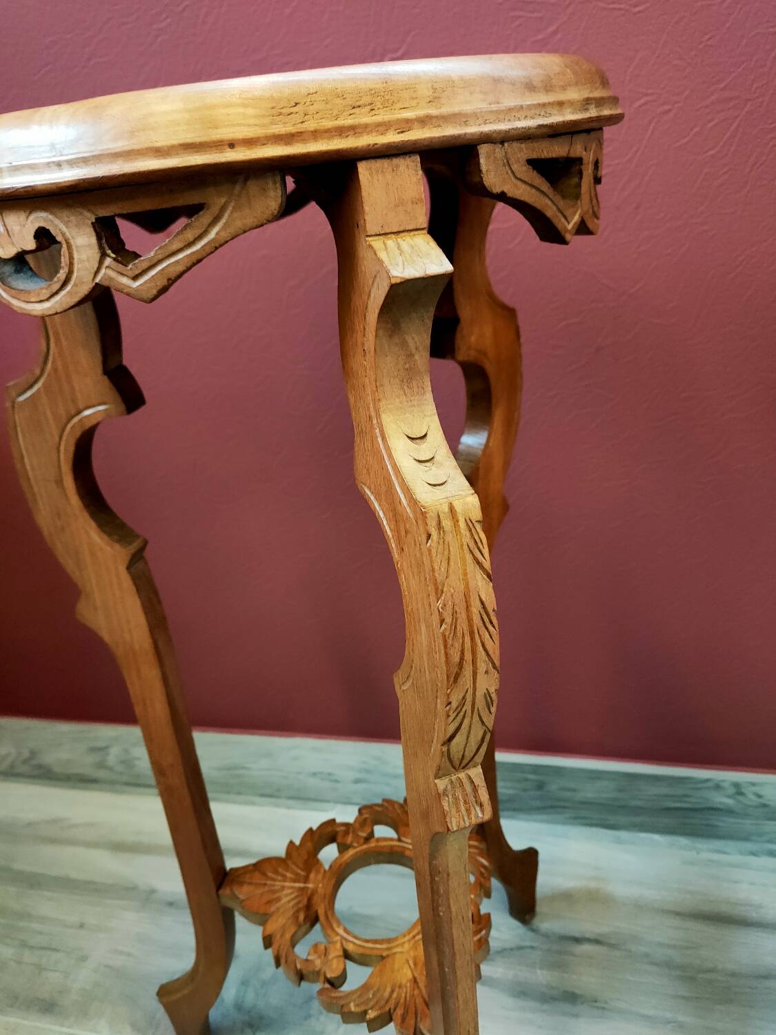 Antique stool in beech and marble
