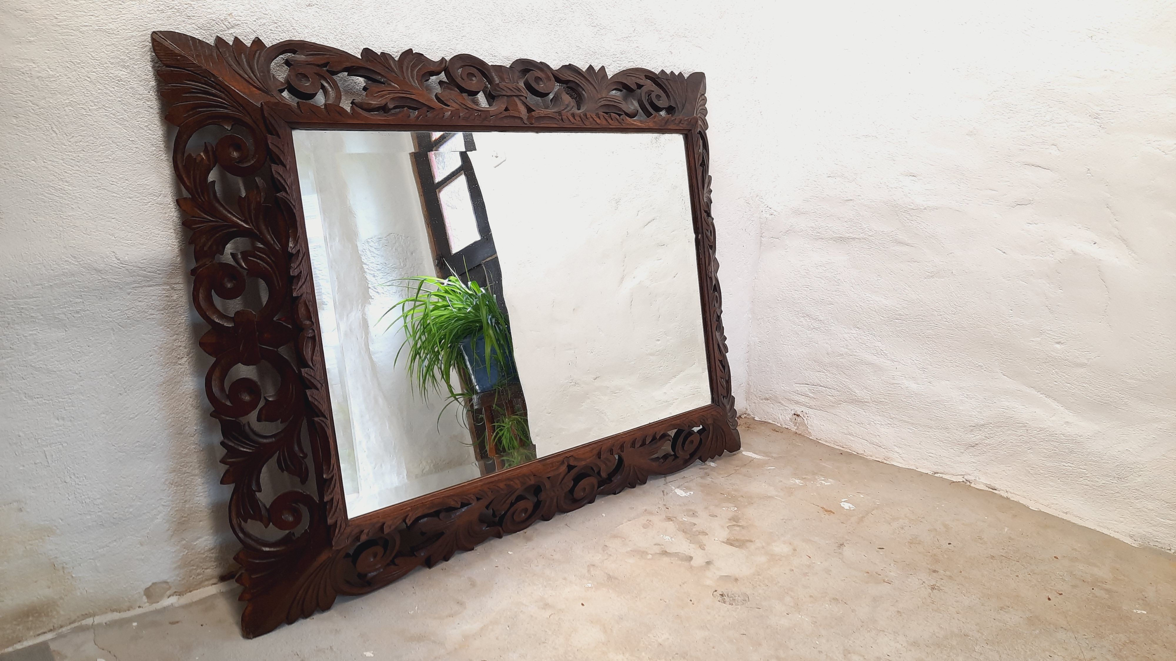 Beveled carved wood mirror 110x84cm