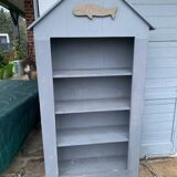 Beach cabin library