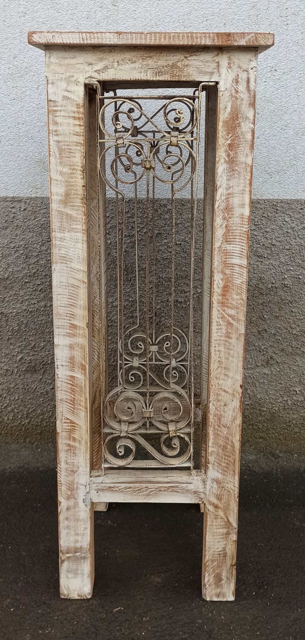 Antique pedestal table in wood and wrought iron