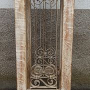 Antique pedestal table in wood and wrought iron