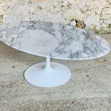 Eero Saarinen coffee table, oval, "Tulip" by Knoll International, circa 70's