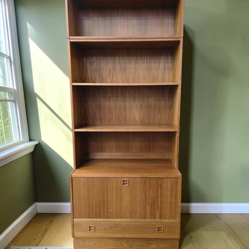 Vintage wooden shelf/bookcase/display cabinet