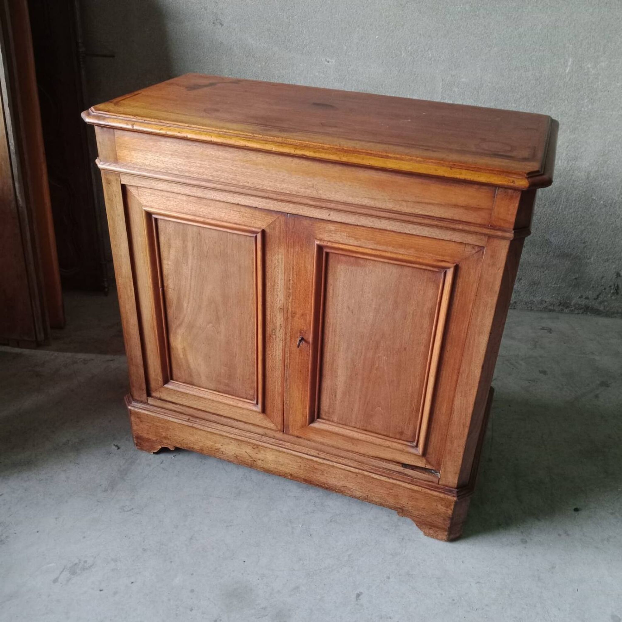 Buffet 2 portes , buffet parisien