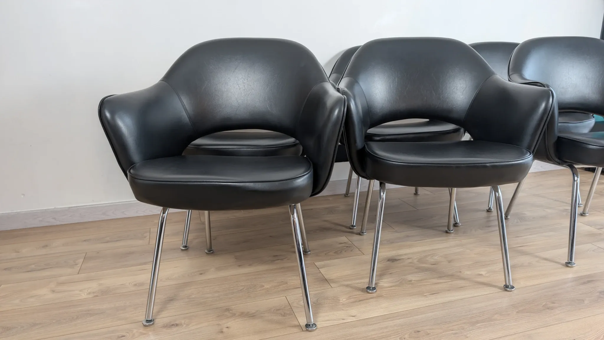 Set of 6 "Conference" chairs by Eero Saarinen for Knoll International