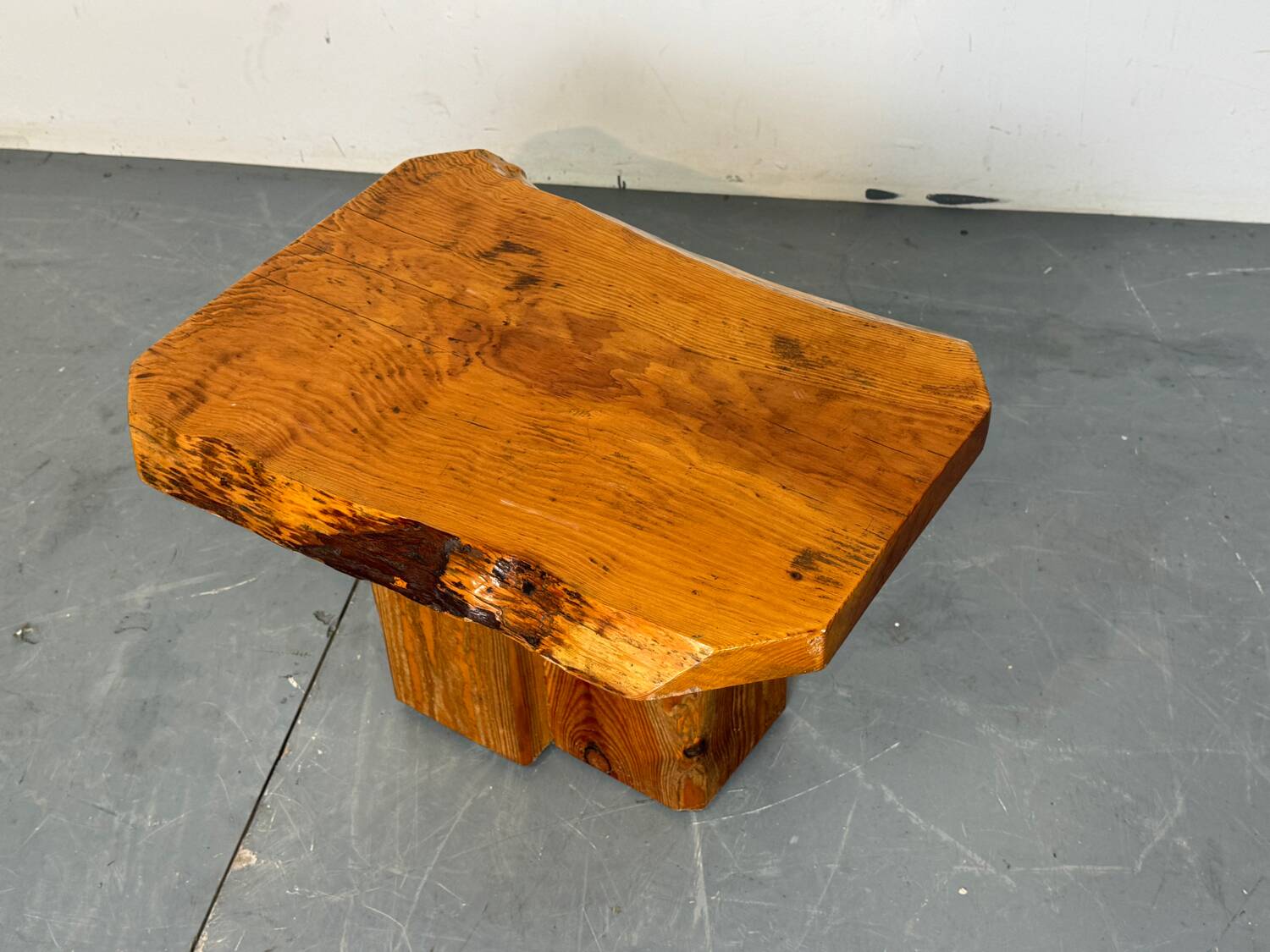 Table d'appoint de style brutaliste japonais, wabi-sabi, milieu du siècle, années 1960