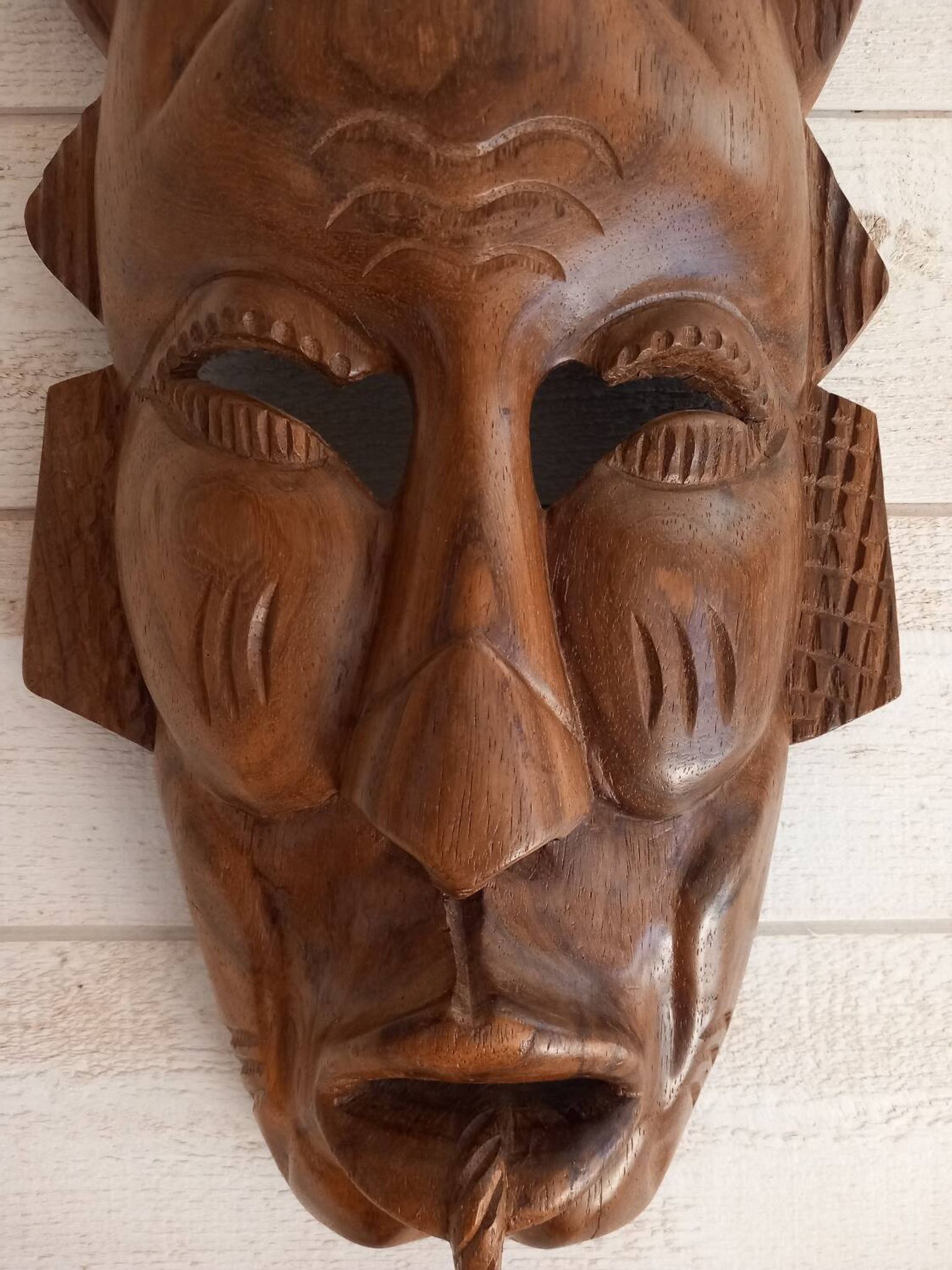 Masque tribal/ africain en bois